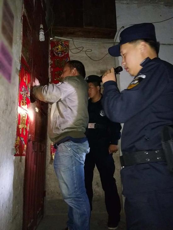 临夏粗心妈妈误将幼女锁家中 