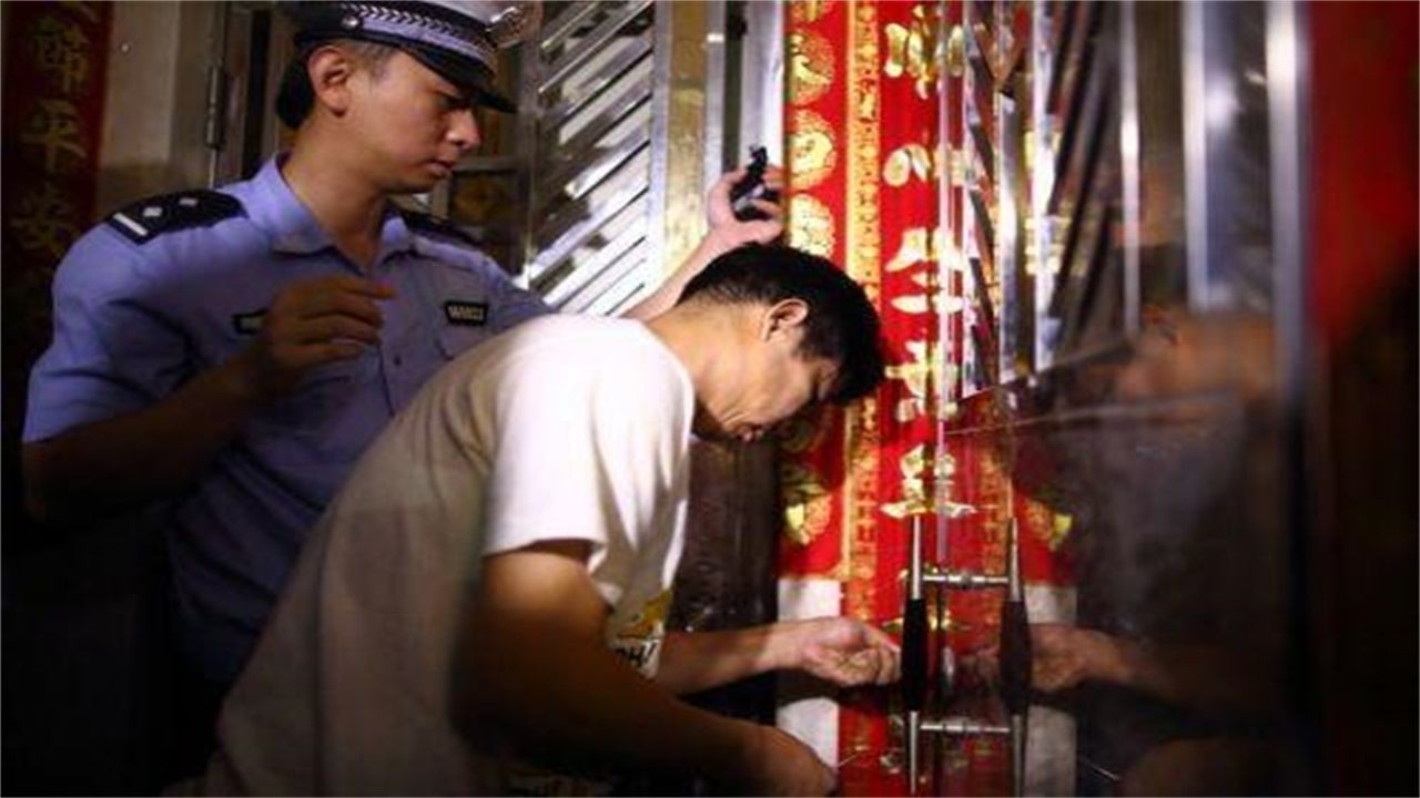 临夏请开锁师傅开了锁后，师傅